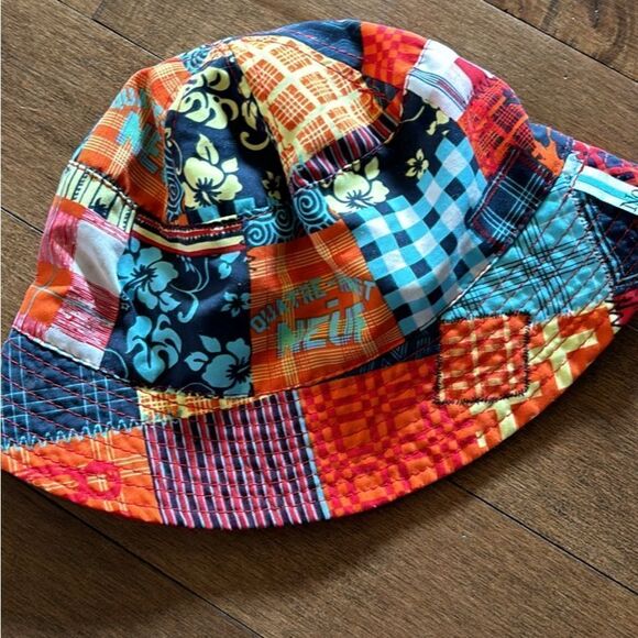 Hats lot 6-12 mo (Gap, H&M, Carter’s, Kombi) - Picture 7 of 7